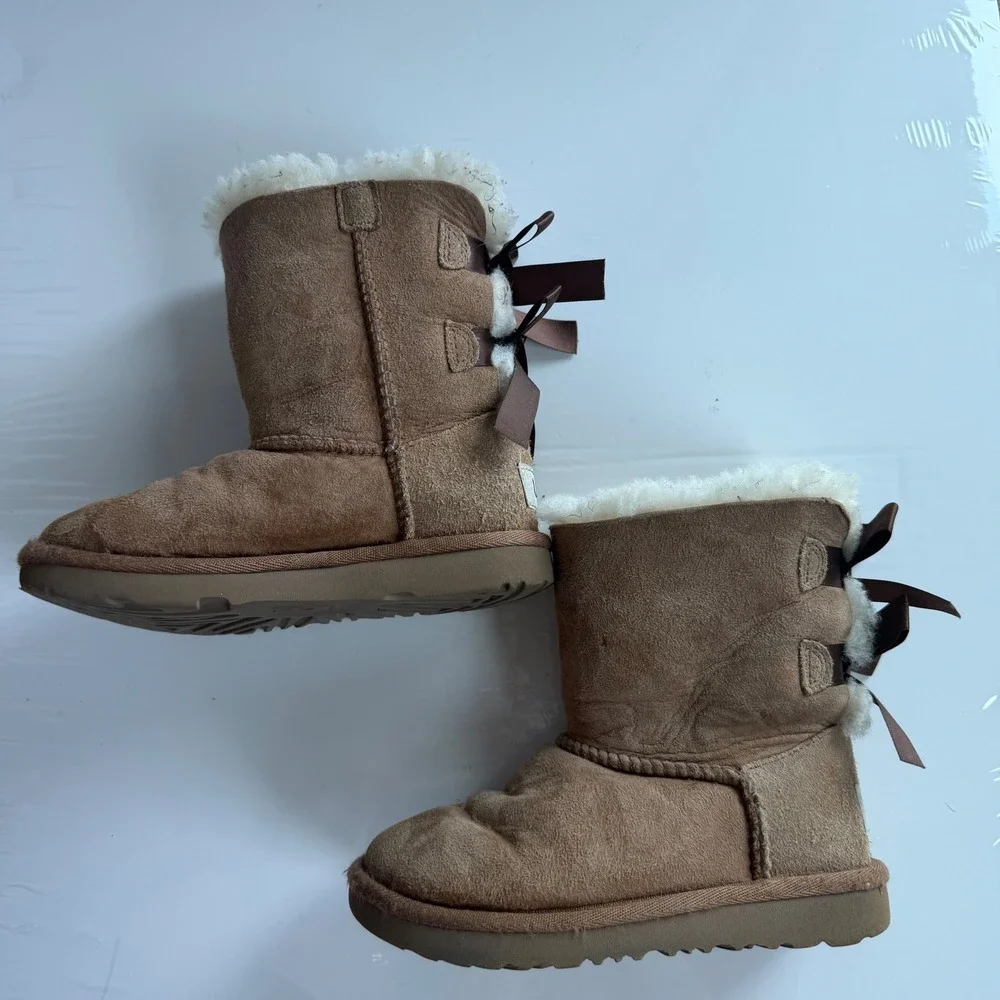 UGG® Bailey Bow II Boot‎ - Toddler / Little Kid - Chestnut Size 11
